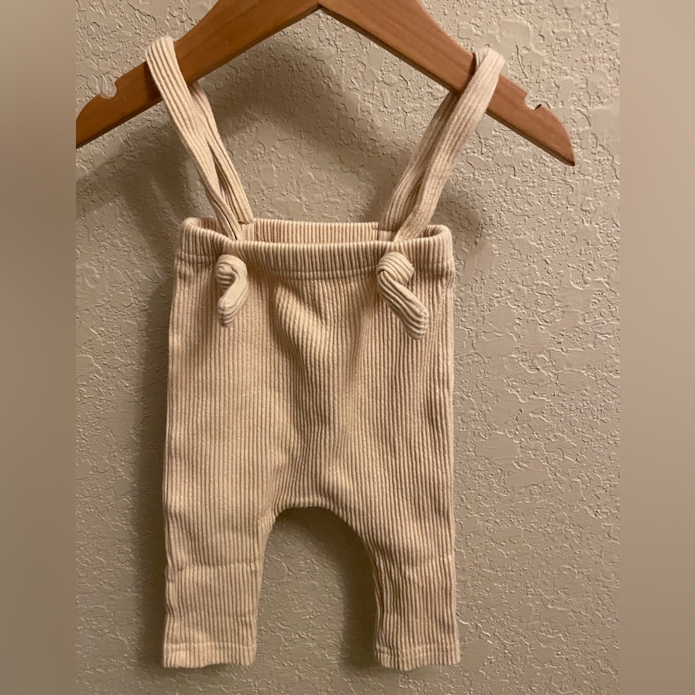 NWOT Ribbed suspenders (0-3m)